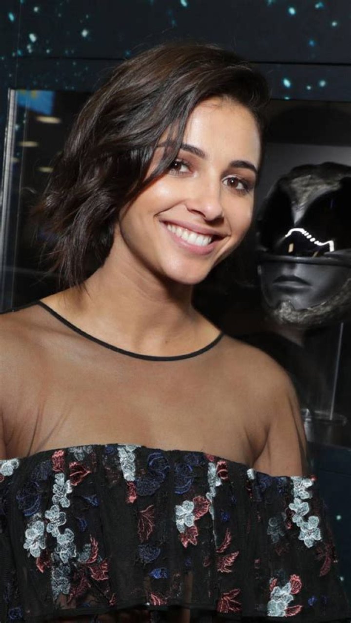 45+ Naomi Scott Background Ryany Gallery