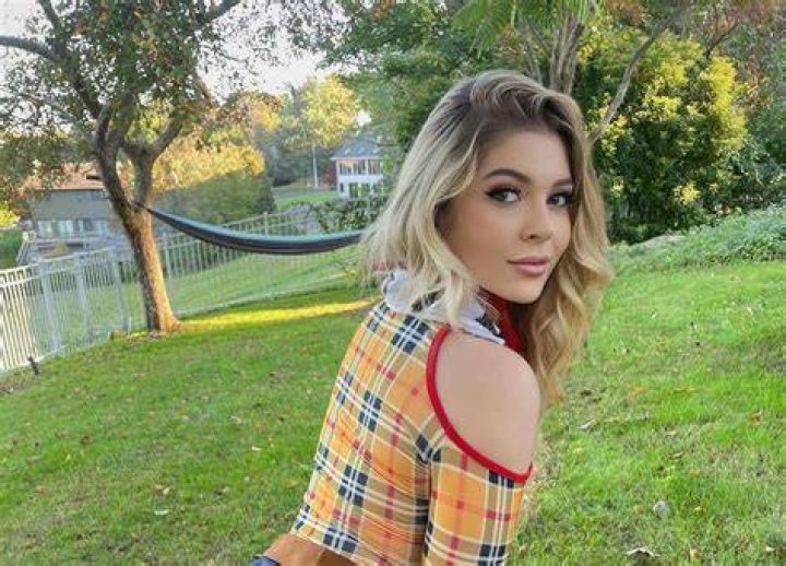 Lindsay Capuano dating 2023 profile